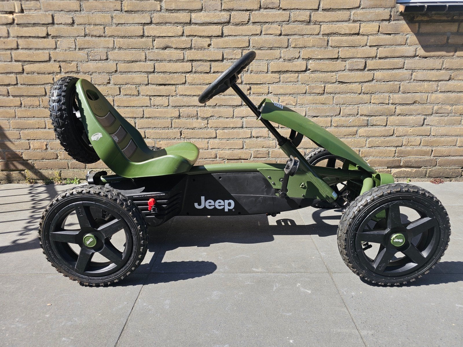 Berg Jeep skelter - Zo goed als nieuw!, Kinderen en Baby's, Speelgoed | Buiten | Skelters, Ophalen, Zo goed als nieuw, Berg, Vrijloopautomaat