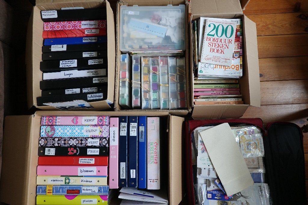 Heel veel borduurspullen: patronen DMC garen borduurlappen, Hobby en Vrije tijd, Ophalen, Zo goed als nieuw, Handborduren, Borduurpakket
