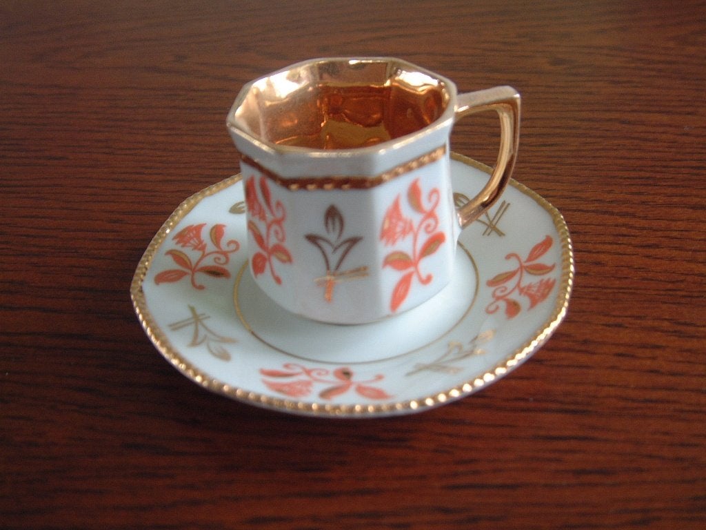 oud gaaf klein bijzonder kop en schoteltje goud /oranje, Ophalen of Verzenden, Zo goed als nieuw, Porselein, Kop en/of schotel