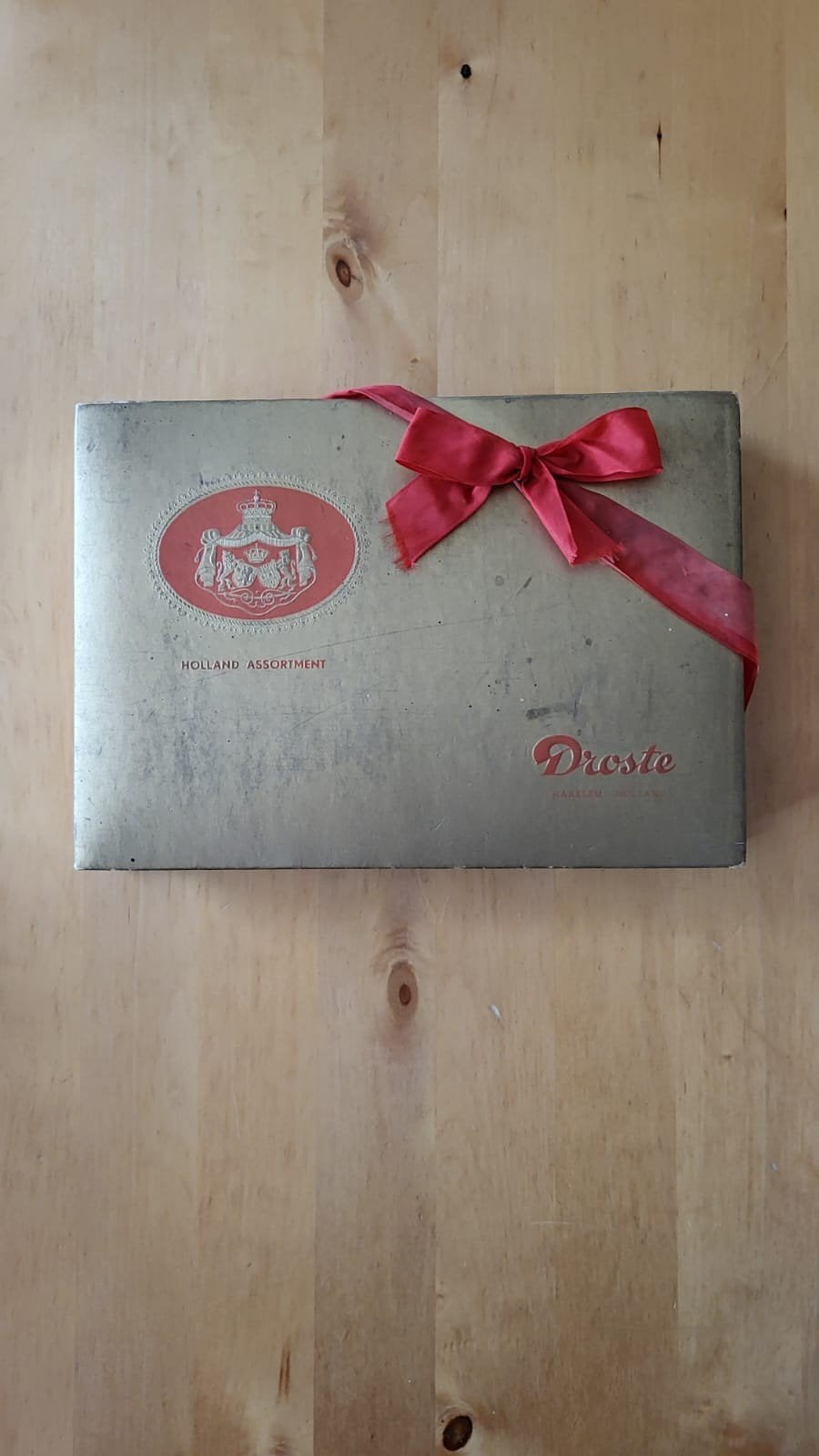Vintage " Koninklijke Droste Fabrieken" doos met lint, Ophalen of Verzenden, Gebruikt, Overige, Droste