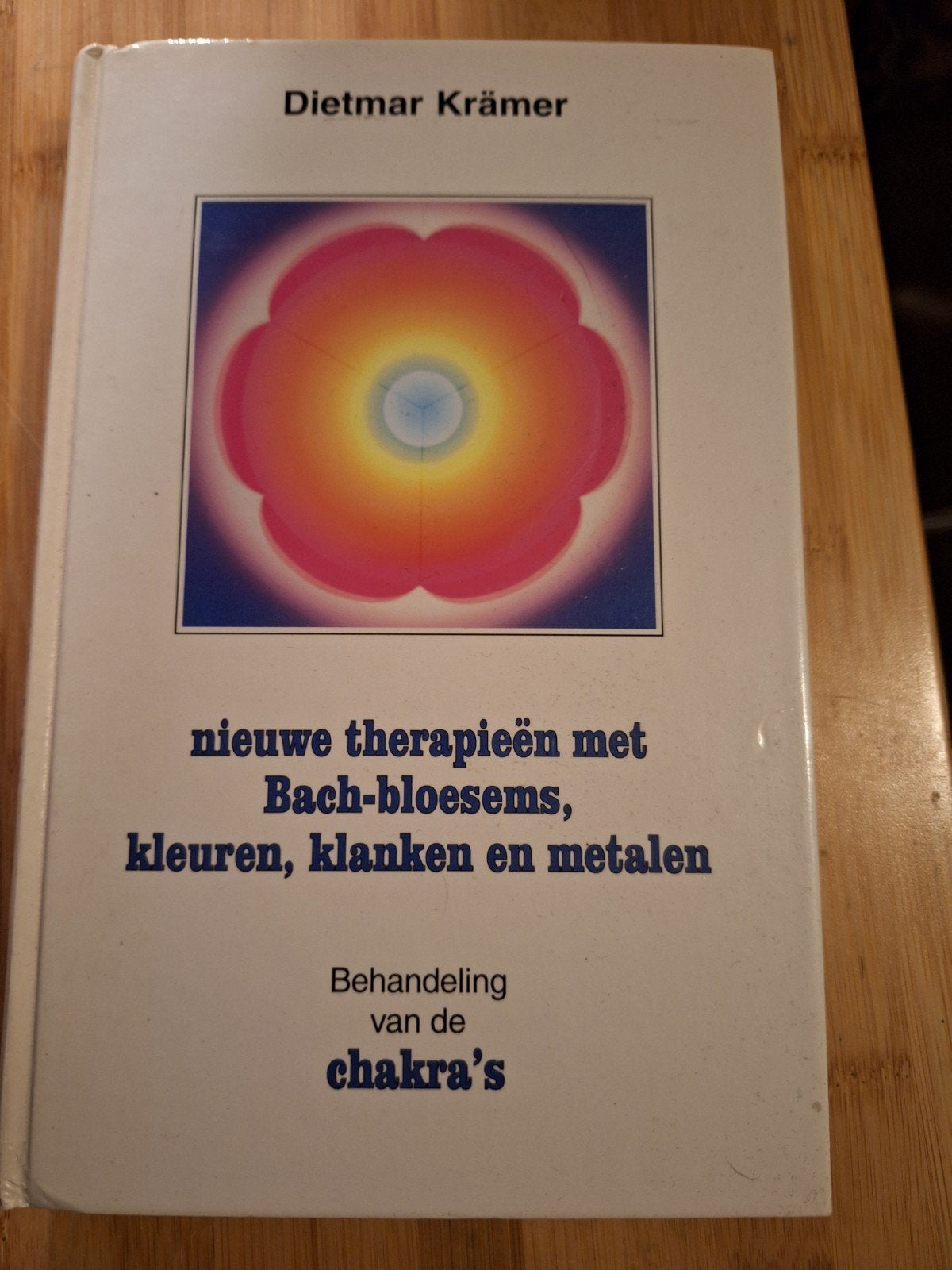 Nieuwe therapieën met Bach-bloesems, kleuren, klanken, Boeken, Achtergrond en Informatie, Ophalen of Verzenden, Zo goed als nieuw