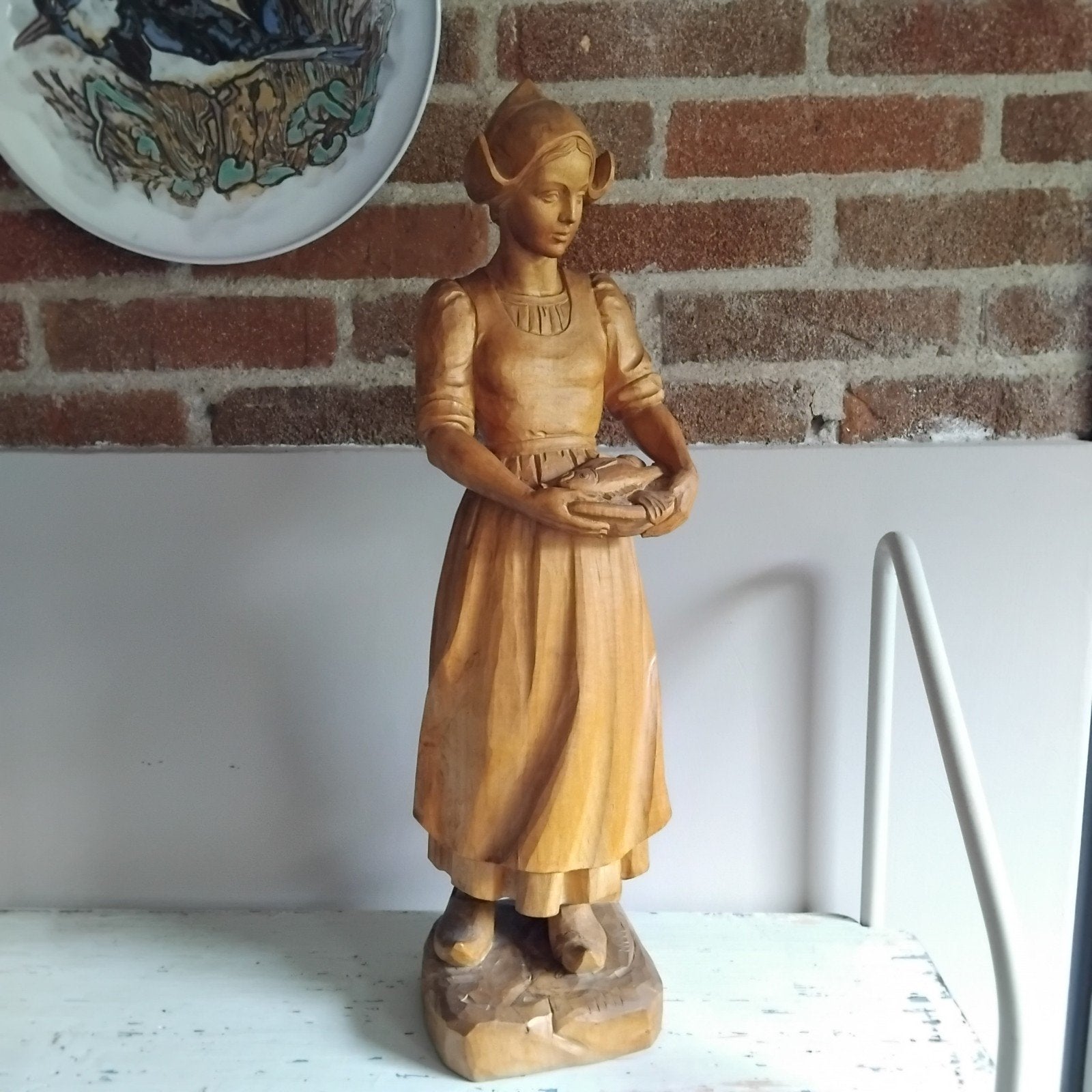 Groot houtsnijwerk Volendamse visvrouw, Ophalen of Verzenden