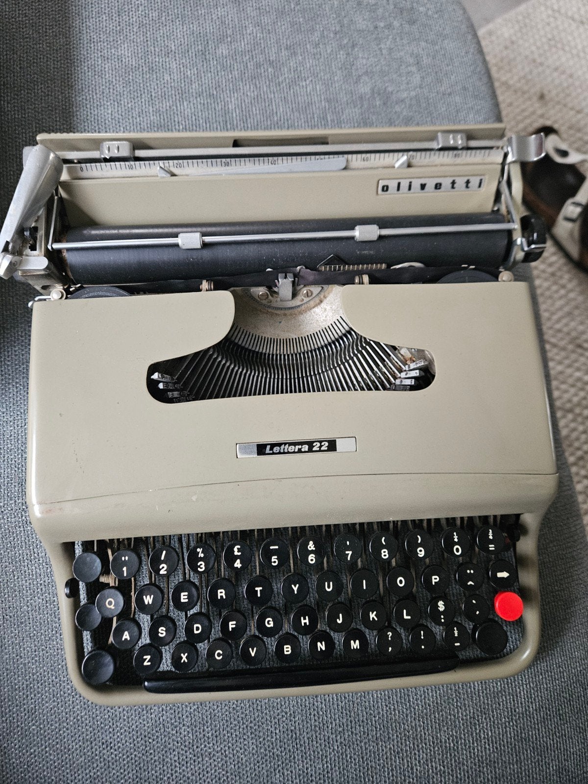 Olivetti lettera 22 uit de jaren 50 incl originele tas, Diversen, Ophalen, Gebruikt