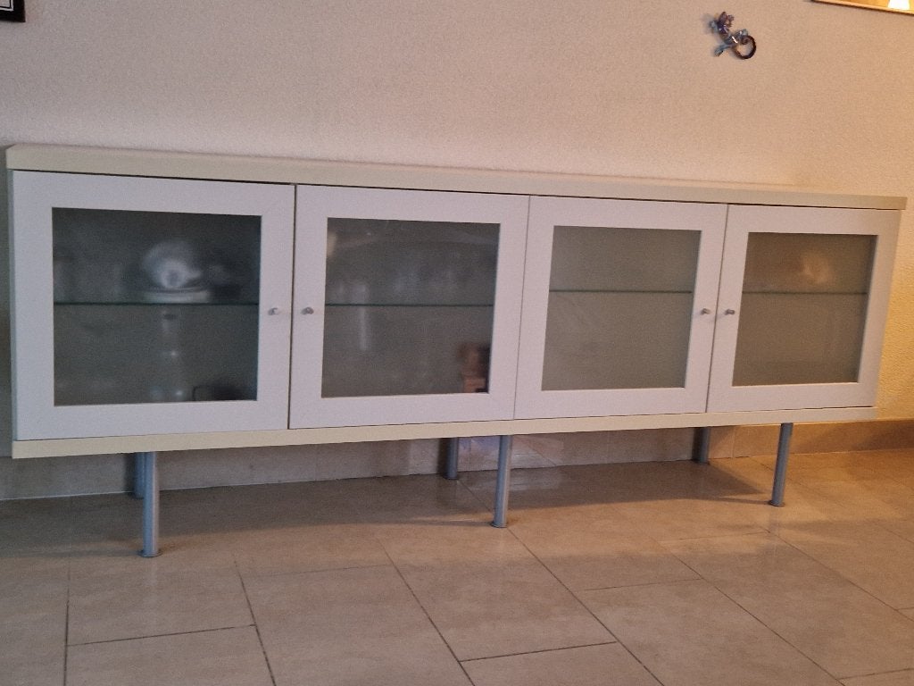 Gratis af te halen, Ikea dressoir., Ophalen, Glas, 150 tot 200 cm, 25 tot 50 cm