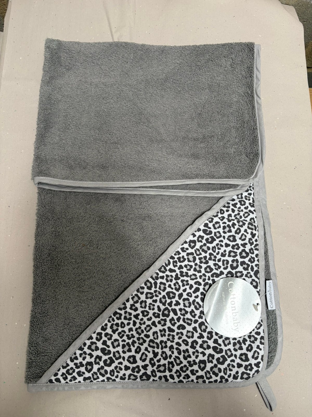 Cottonbaby Badcape handdoek grijs Leopard panter nieuw, Ophalen of Verzenden, Nieuw