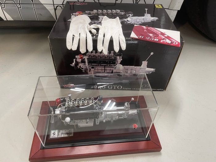 GMP schaal 1:6  Ferrari 250 GTO V12 Motor met geluid, Hobby en Vrije tijd, Modelauto's | 1:5 tot 1:12, Ophalen of Verzenden, Zo goed als nieuw
