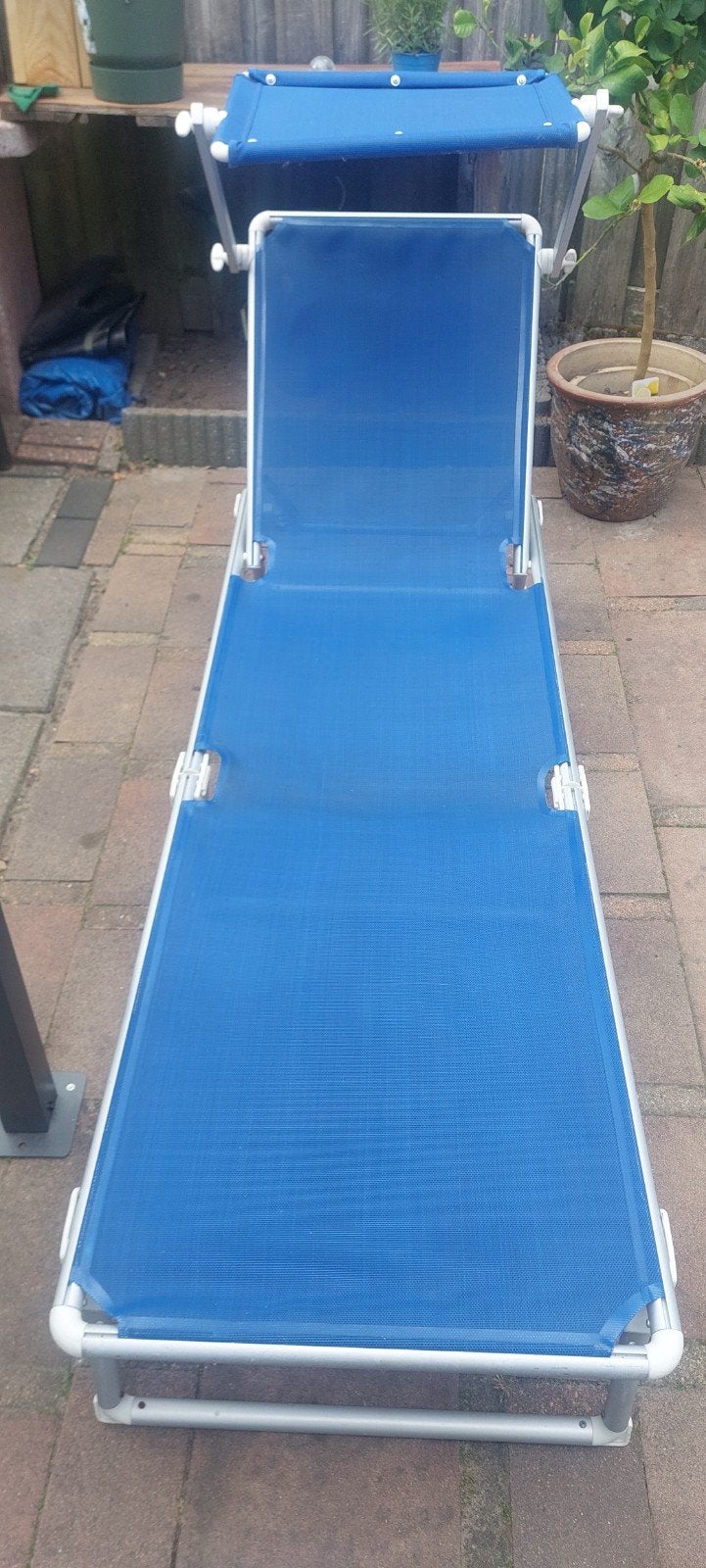 Blauw ligbed met zonnescherm, Ophalen, Gebruikt, Metaal, Verstelbaar