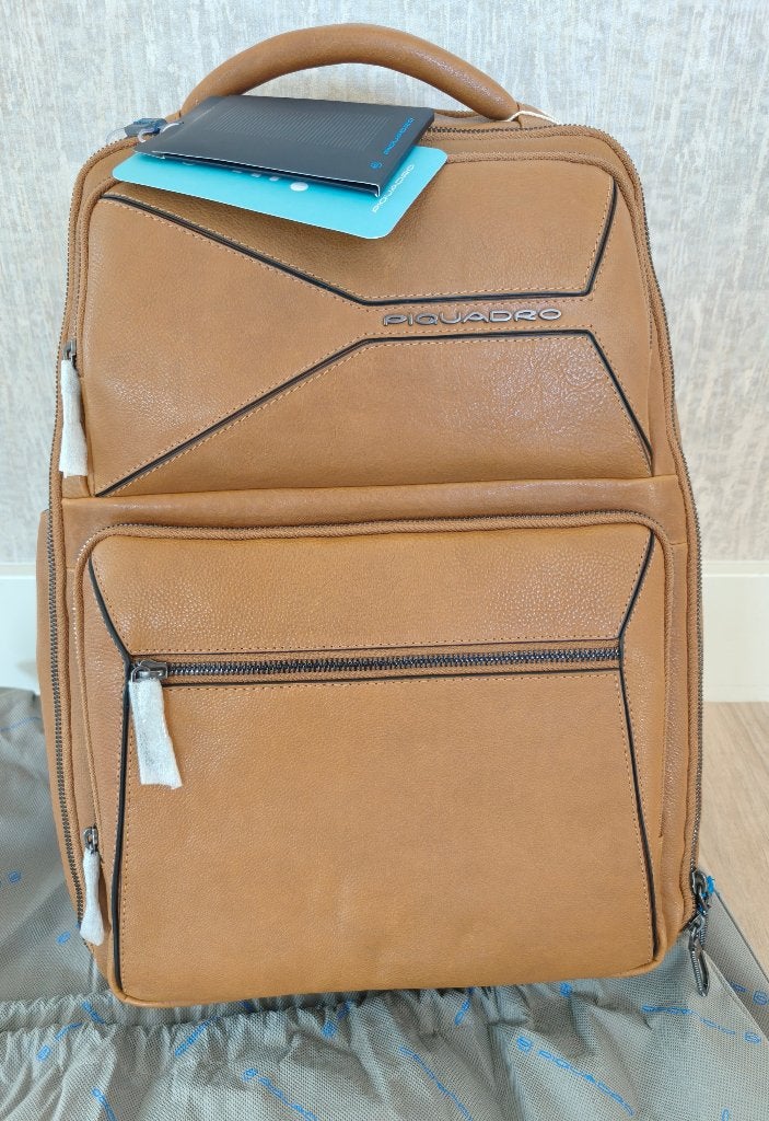 Mooie leren rugtas van Piquadro met stofzak en etiketten, Overige merken, 25 tot 40 cm, Nieuw, Ophalen of Verzenden