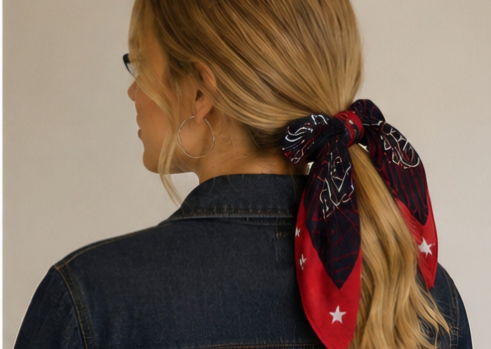 Tommy Jeans NYC '85 Bandana Sjaal, Kleding | Dames, Ophalen of Verzenden, Zo goed als nieuw, Maat 46/48 (XL) of groter, Sjaal