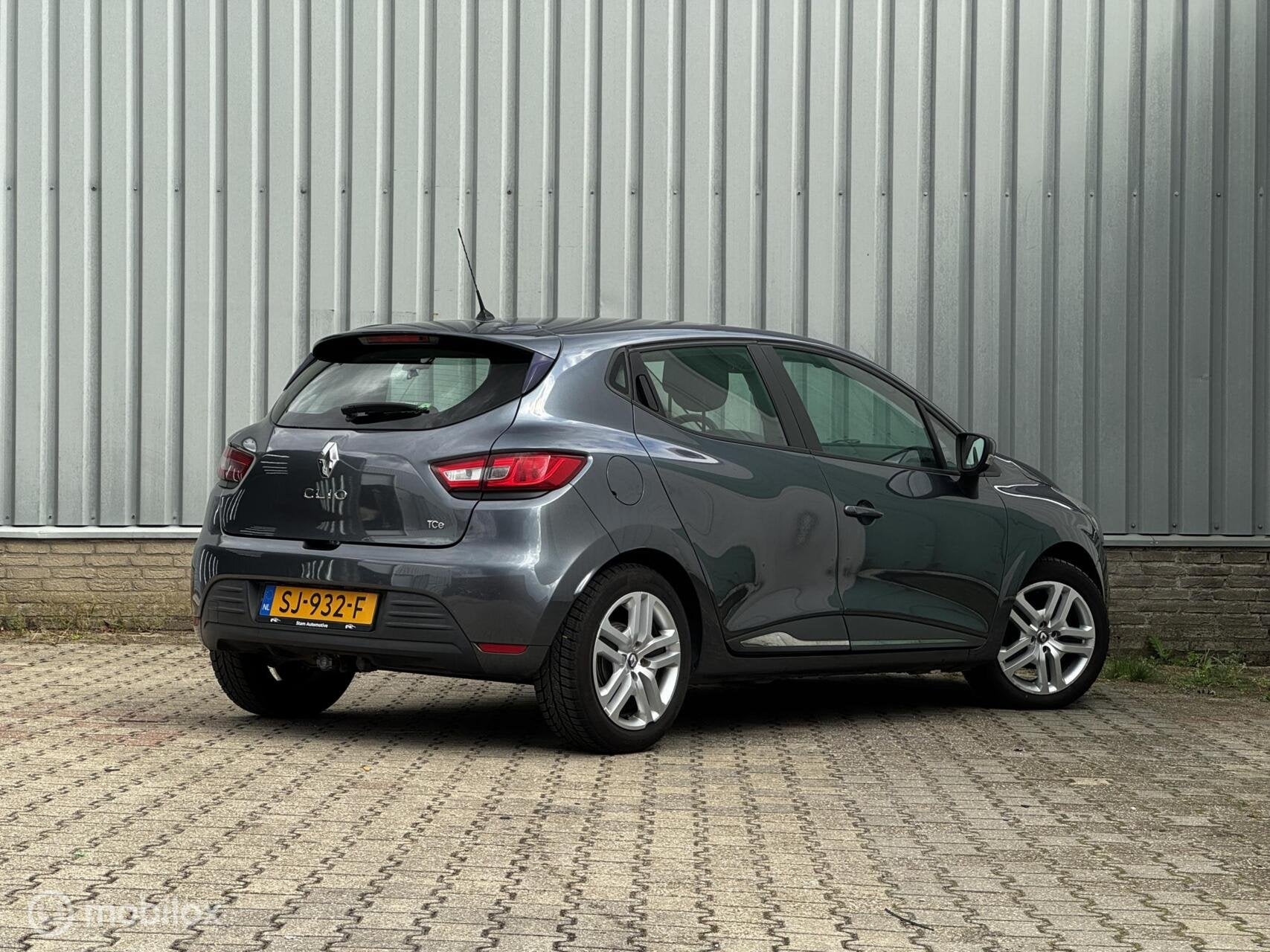 Renault Clio 0.9 TCe Limited | 5drs | Airco | Afn. Trekhaak, Voorwielaandrijving, 898 cc, Stof, Startonderbreker