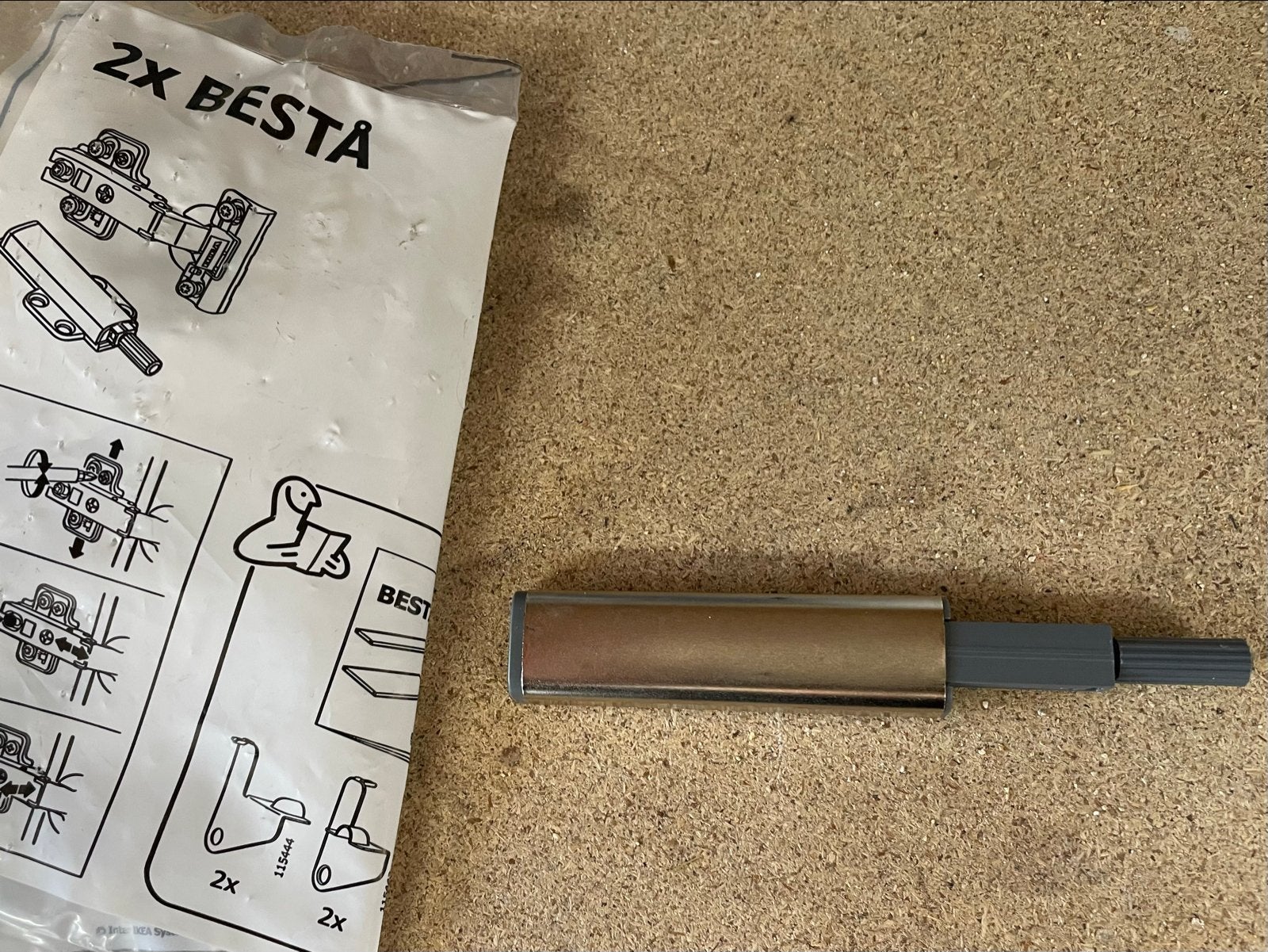 Nieuw. Ikea Besta 4x druk-open scharnier (alleen de drukker), Verzenden, Nieuw, IJzer, Scharnier