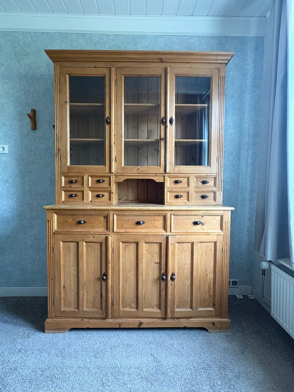 Antieke grenen buffetkast met vitrine en lades, Ophalen of Verzenden