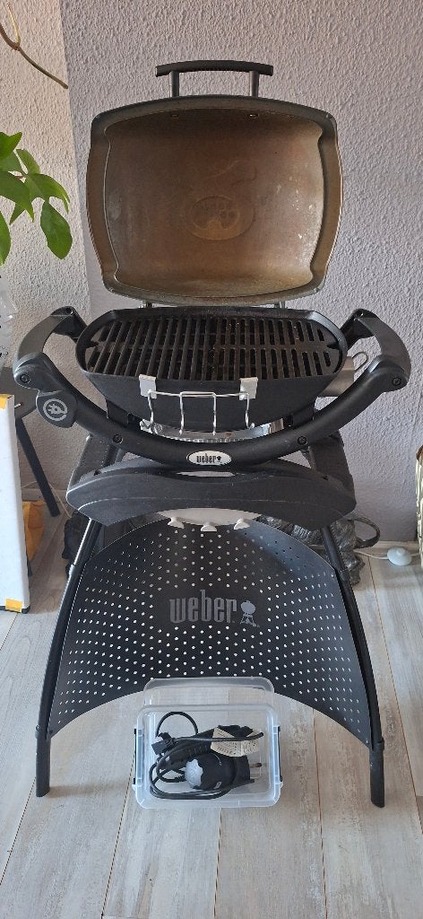 Weber bbq electrische 1400 met onderstel, Tuin en Terras, Elektrische barbecues, Ophalen, Gebruikt, WEBER BBQ