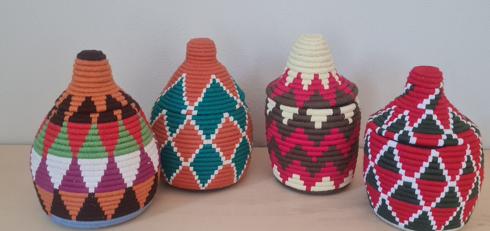 4 mooie wollen mandjes Marokko Bohemian berber mandje, Ophalen of Verzenden, Nieuw, Rond, Textiel