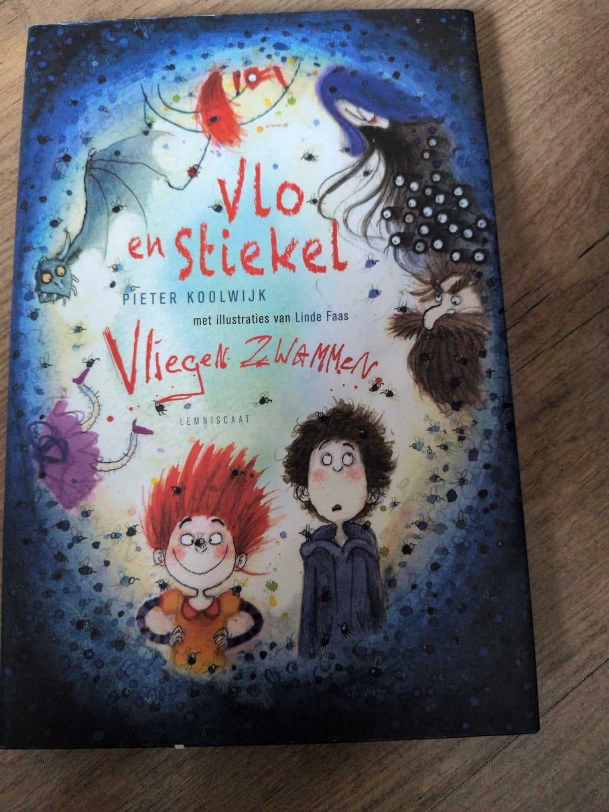 Vlo en Stiekels Vliegenzwammen - Pieter Koolwijk, Ophalen of Verzenden, Zo goed als nieuw, Pieter Koolwijk, Fictie