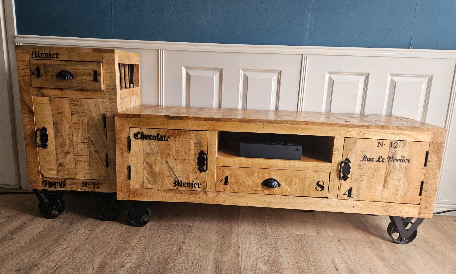 Unieke TV meubel en bijzetkast op wielen - Industrieel desig, Ophalen, 100 tot 150 cm, Zo goed als nieuw, Minder dan 100 cm