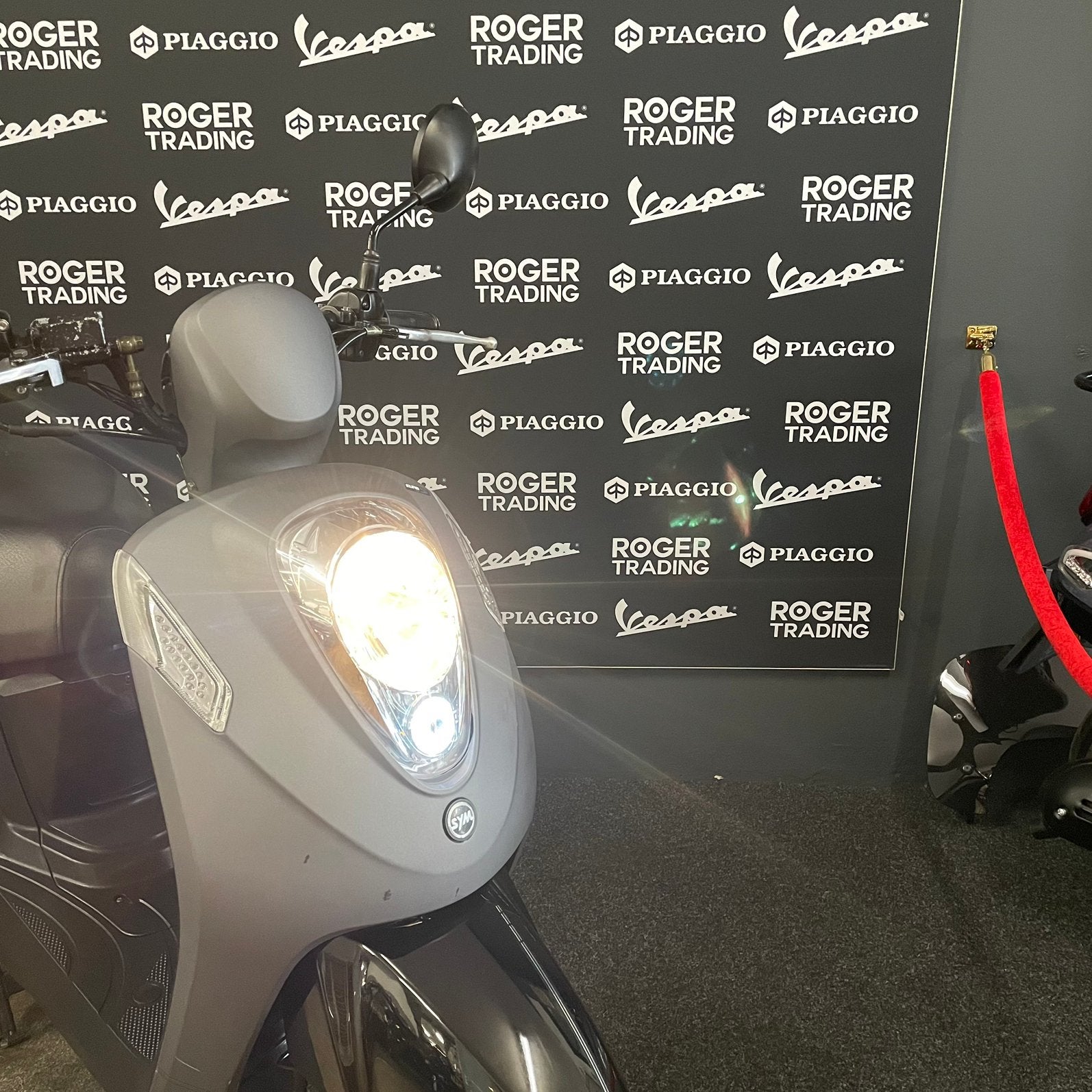Sym Mio 50i Snor 4T E5 Mat Grey 2021, Fietsen en Brommers, Scooters | SYM, Zo goed als nieuw, Mio, Maximaal 25 km/u, Benzine, Ophalen