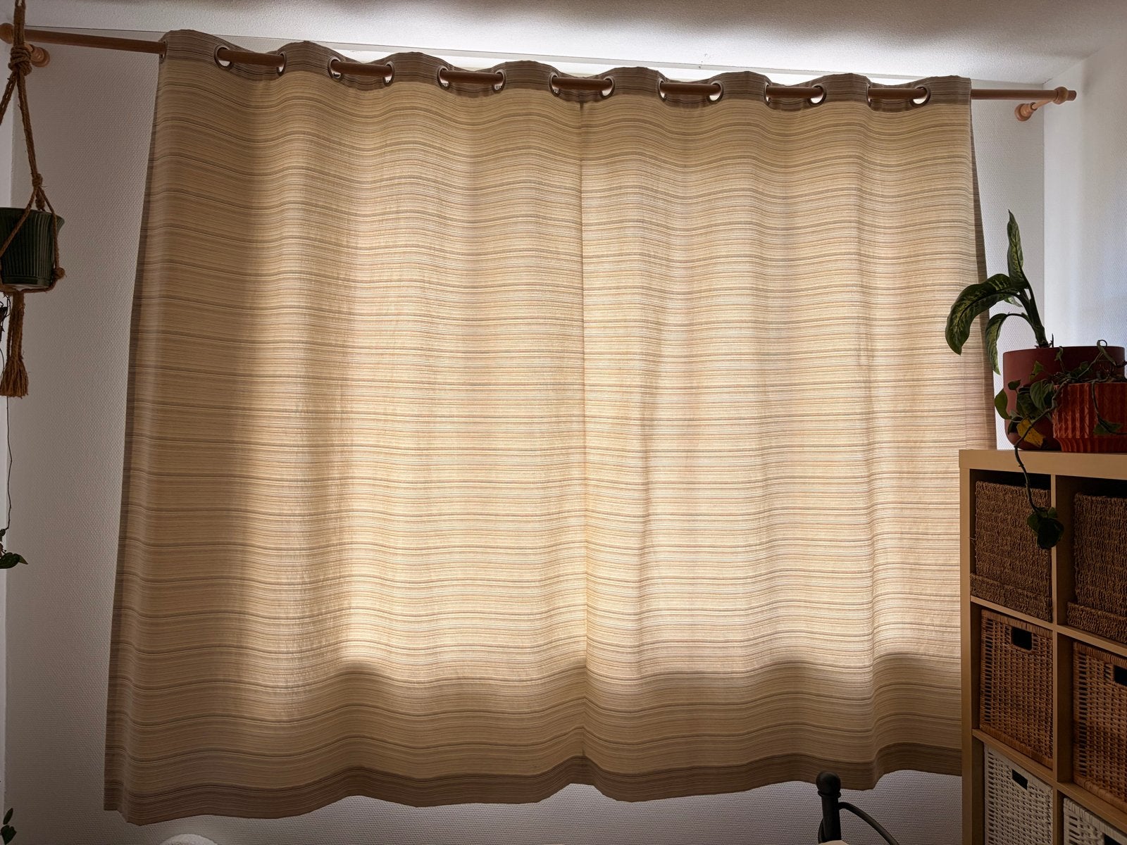 Gordijn 2.50 x 2 m inclusief roede, Huis en Inrichting, Ophalen, Gebruikt, Beige, Lichtdoorlatend