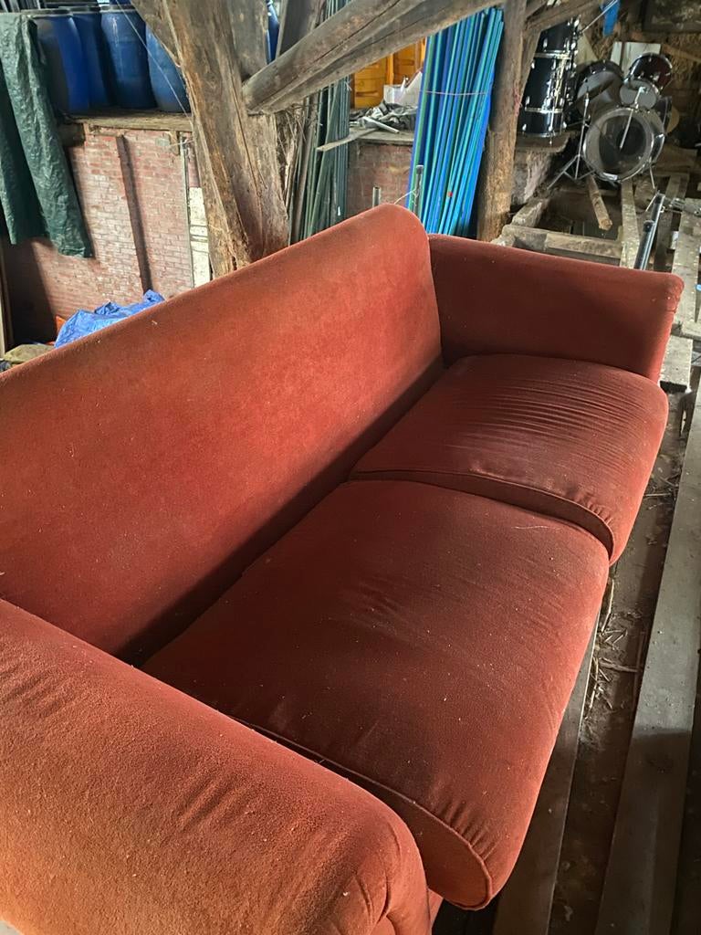 MOET SNEL WEG! Rode bank, Ophalen, Gebruikt, Driepersoons, 75 tot 100 cm