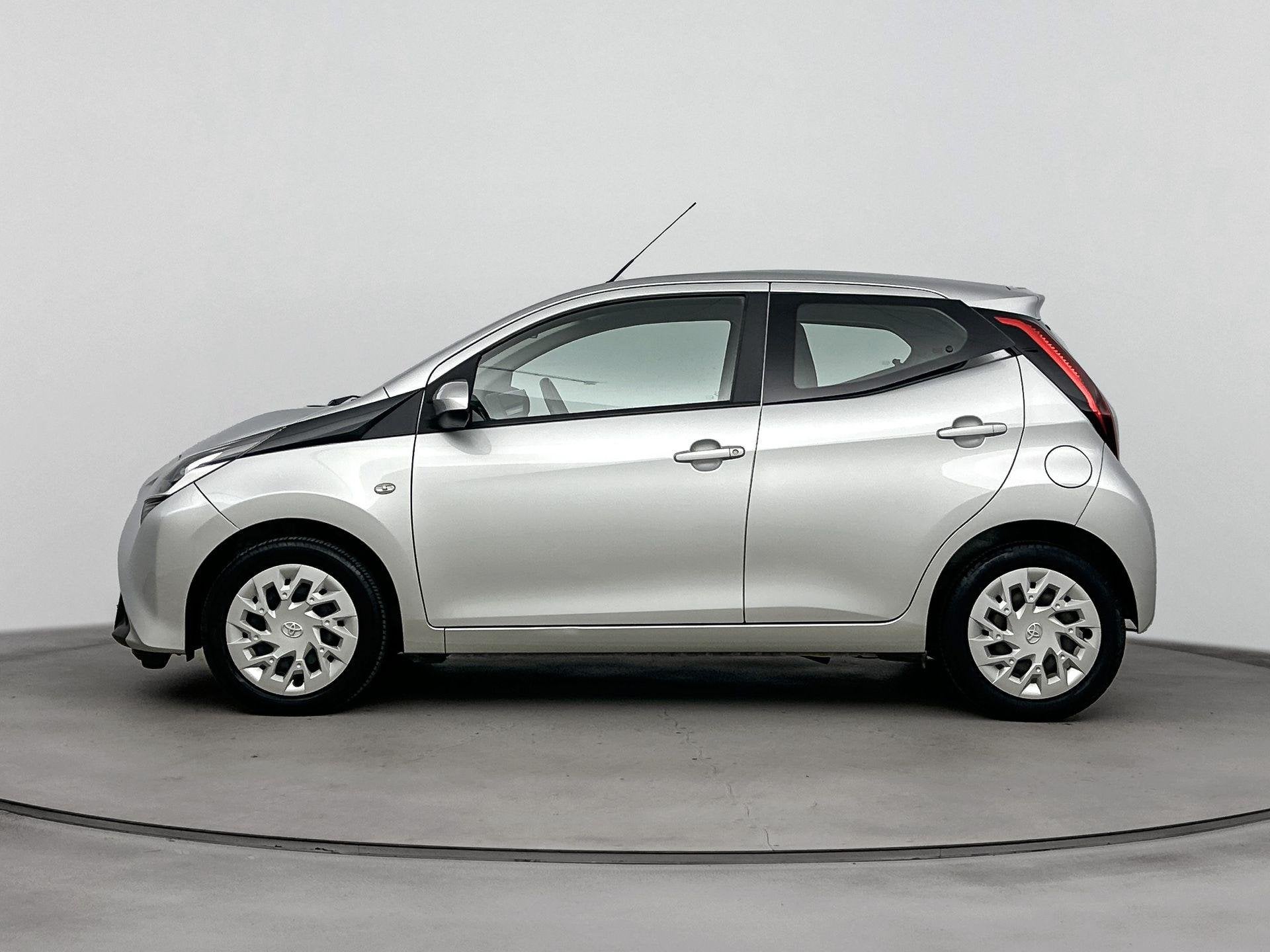 Toyota Aygo 1.0 VVT-i x-otic | Automaat | Multimedia Scherm, Gebruikt, Euro 6, 4 stoelen, Leder en Stof