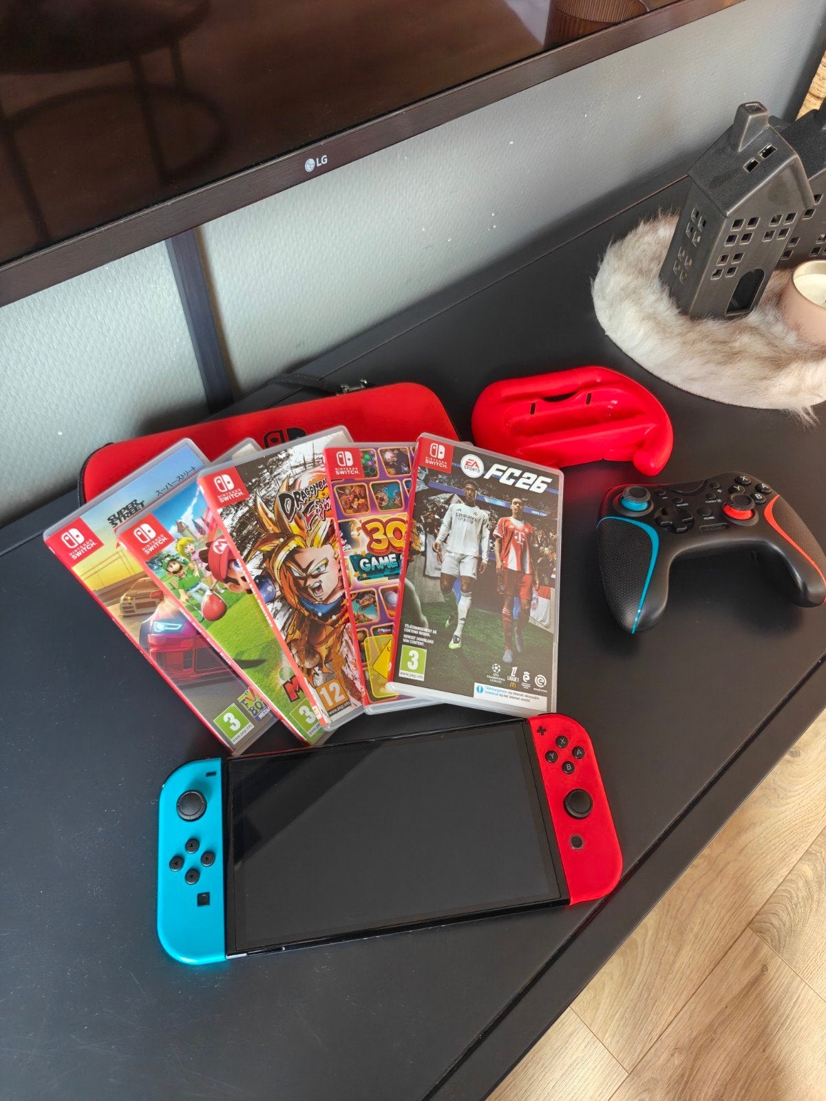 Nintendo Switch Oled met 5 games en extra controller, Met games, Verzenden, Met 2 controllers, Zo goed als nieuw
