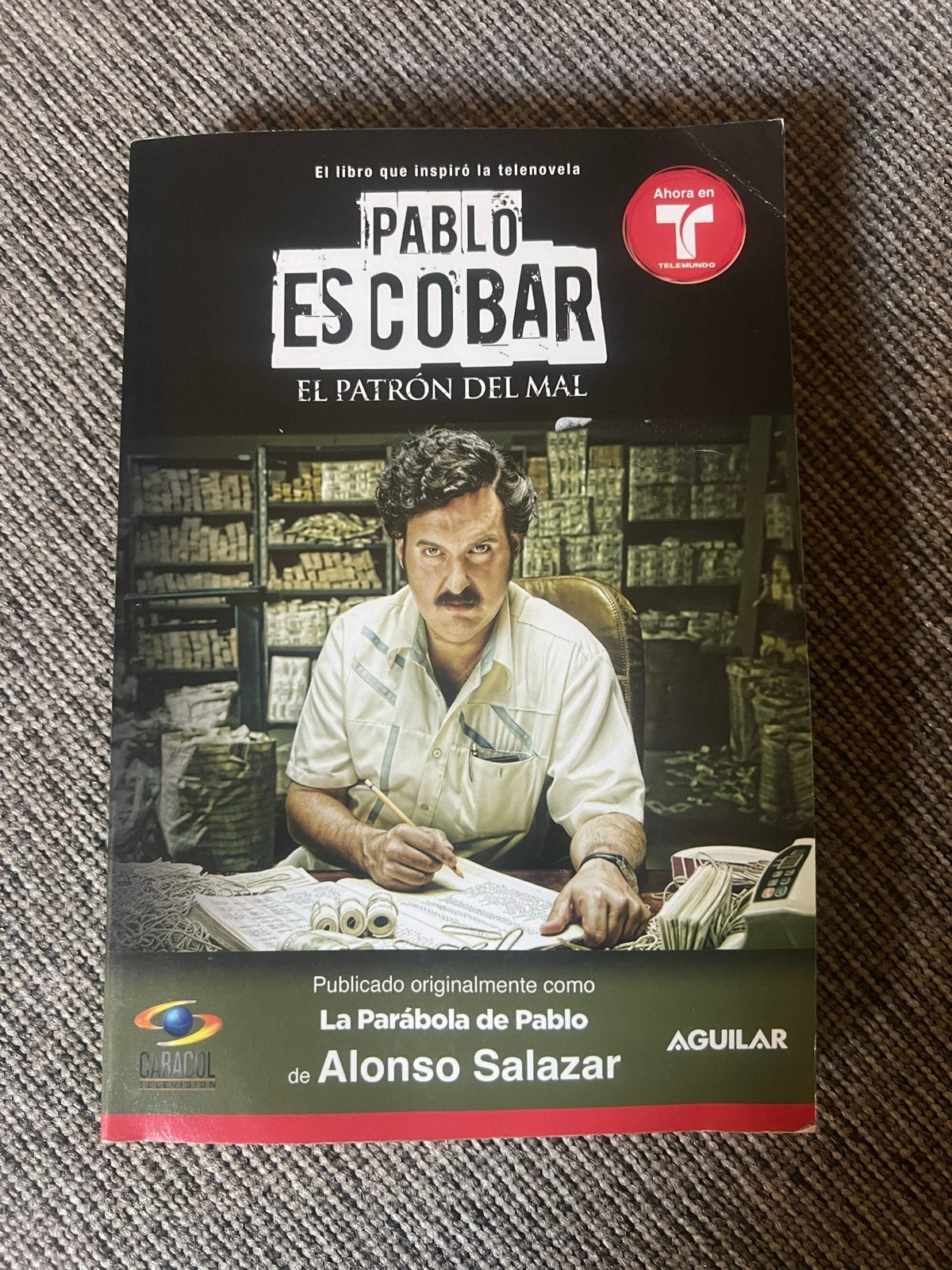 Pablo Escobar: El Patrón del Mal - Spaans boek, Boeken, Ophalen of Verzenden, Zo goed als nieuw