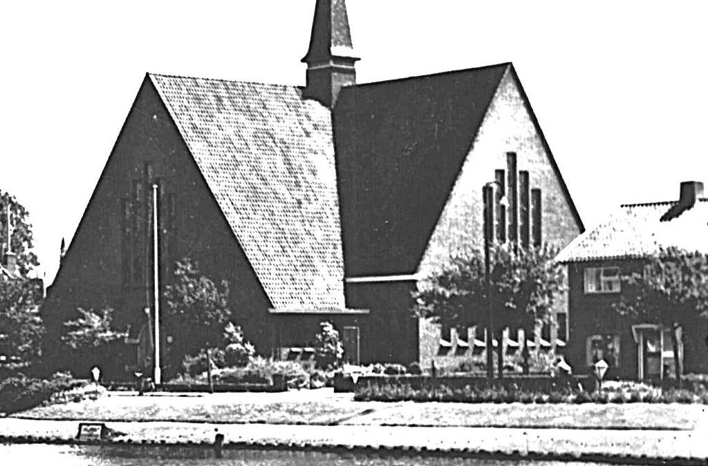 983558 Delfzijl Gracht met geref Kerk 1962 zegel Afgeweekt, Ophalen of Verzenden, 1960 tot 1980, Gelopen, Groningen
