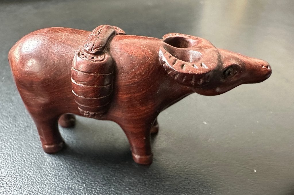 Houten Netsuke van een karbouw - buffel, Hout, Bruin, Ophalen of Verzenden, Netsuke