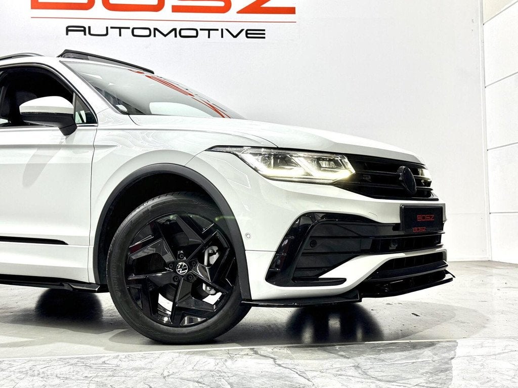 Volkswagen Tiguan 1.4 TSI eHybrid R-Line PANO TREKHAAK HDUP, 1716 kg, Zwart, 4 cilinders, Met garantie (alle)