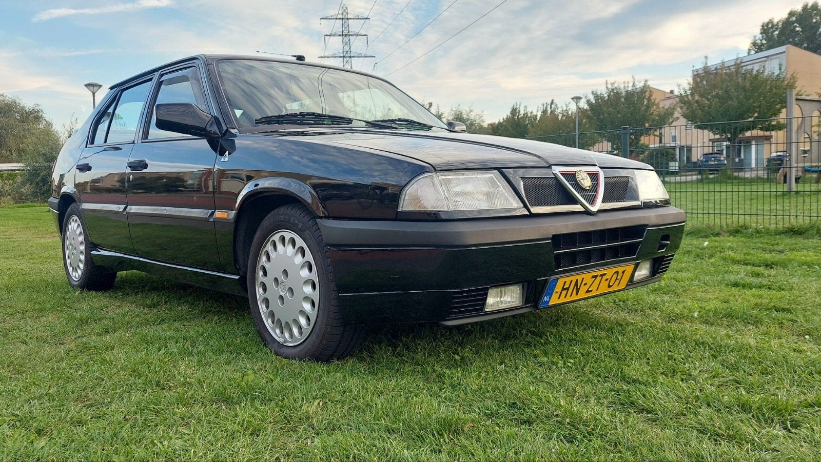Alfa 33 1.7 Boxer 16V Quadrifoglio 129dkm nap NL-auto izgst, Auto's, Oldtimers, Voorwielaandrijving, Stof, Zwart, Origineel Nederlands