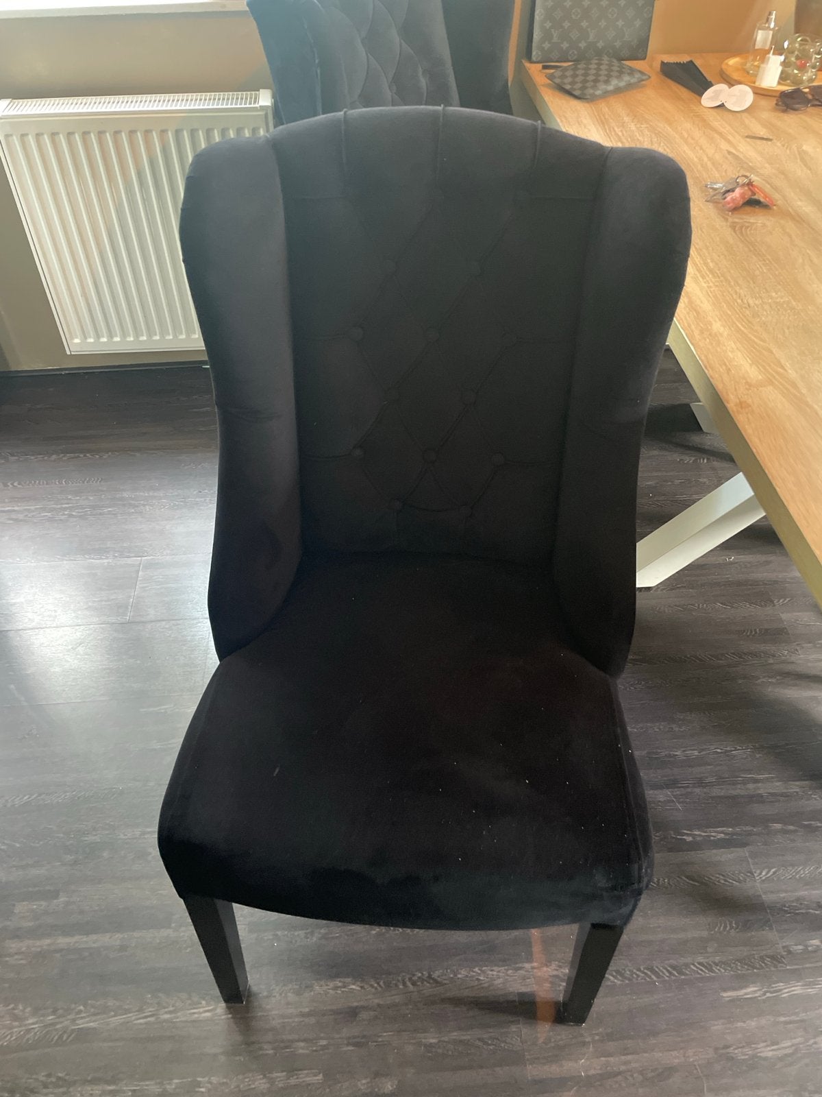 4 zwarte velvet stoelen met kleine plekjes, Gebruikt, Zwart, Ophalen of Verzenden, Vier