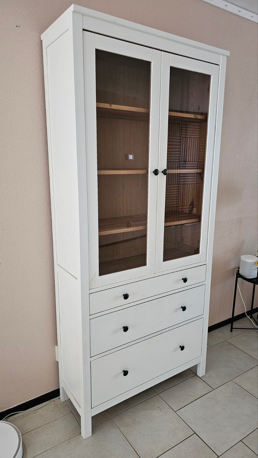 Ikea Hemnes Witte vitrinekast met lades en glazen deuren, Huis en Inrichting, Ophalen, Gebruikt, Met deur(en), Glas
