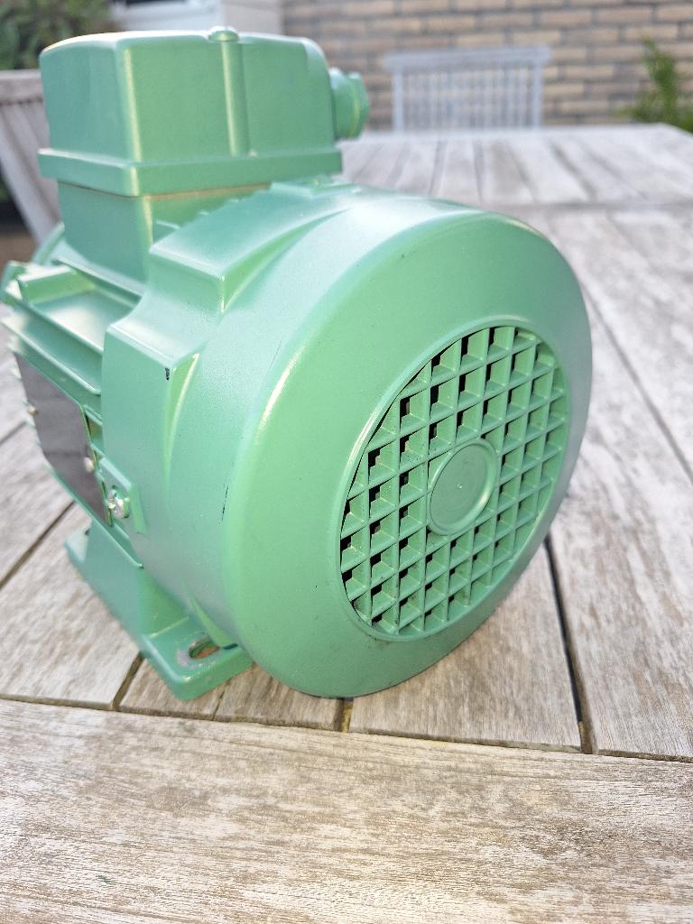 3 fase dahlander motor, Doe-het-zelf en Verbouw, Motoren, Ophalen, Zo goed als nieuw, Elektromotor, Minder dan 1400 rpm