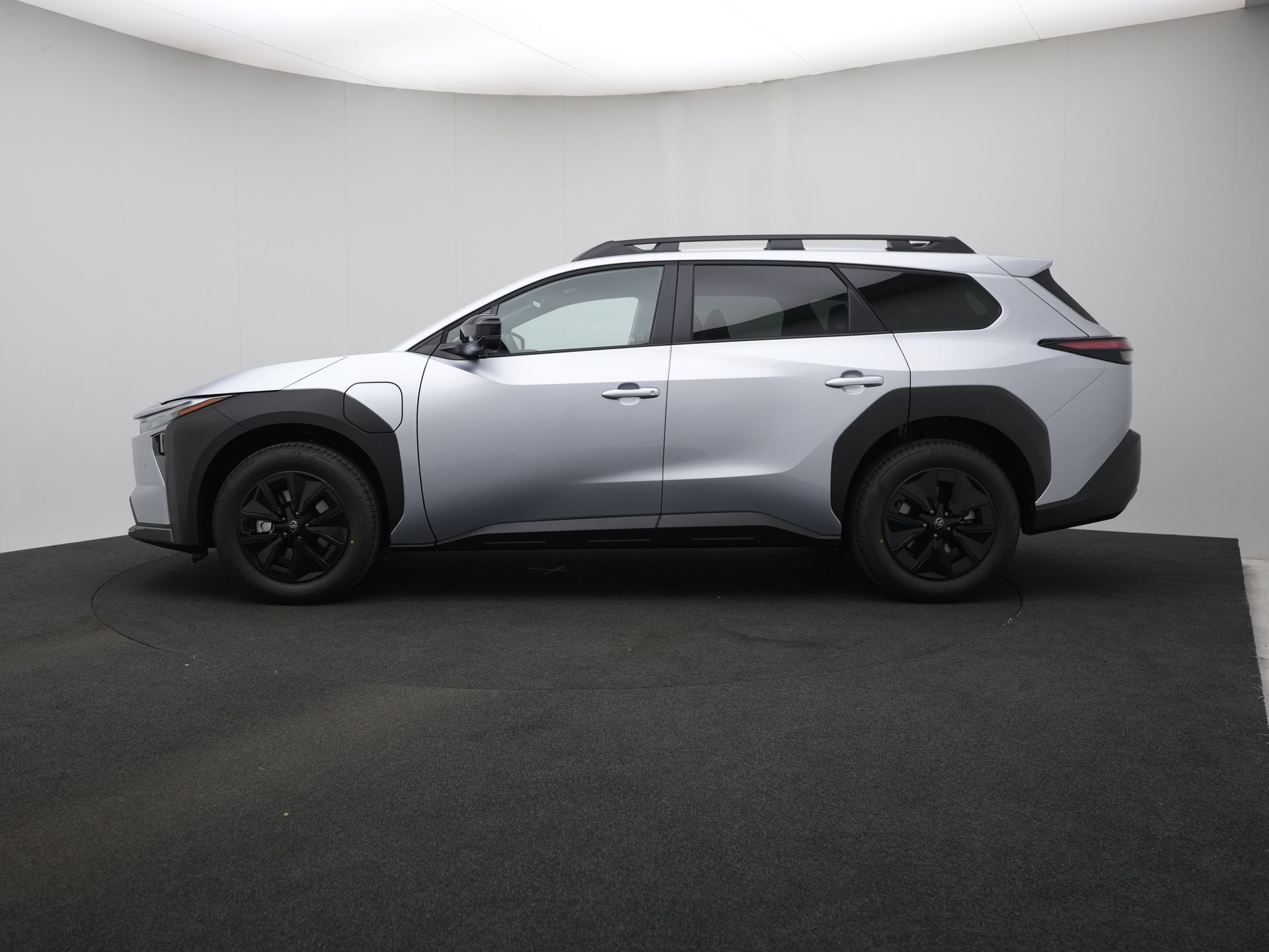 Toyota bZ4X Touring Dynamic 227pk /75 kWh/ wltp 591 km EV-De, 12 maanden, Stof, 227 pk, Zwart