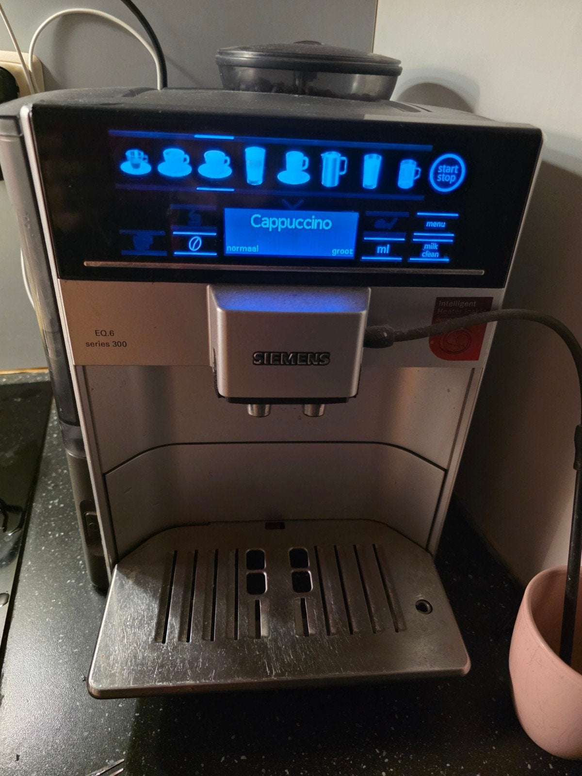 Siemens EQ.6 series 300 volautomatische espressomachine, Witgoed en Apparatuur, Ophalen, Gebruikt, Espresso apparaat, Koffiebonen