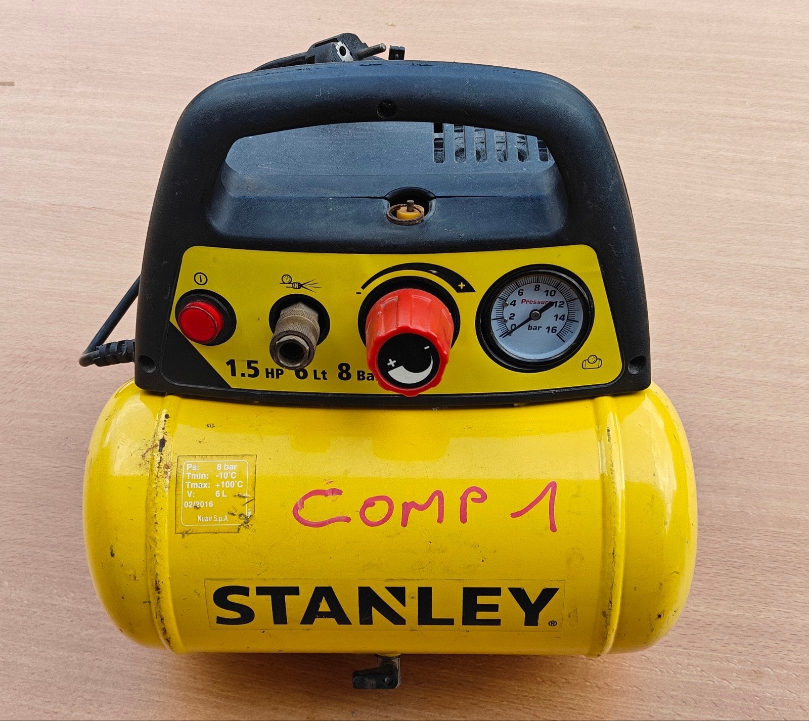 Stanley compressor 6 liter 8bar draagbaar model, Ophalen, Gebruikt, 6 tot 10 bar, Minder dan 200 liter/min