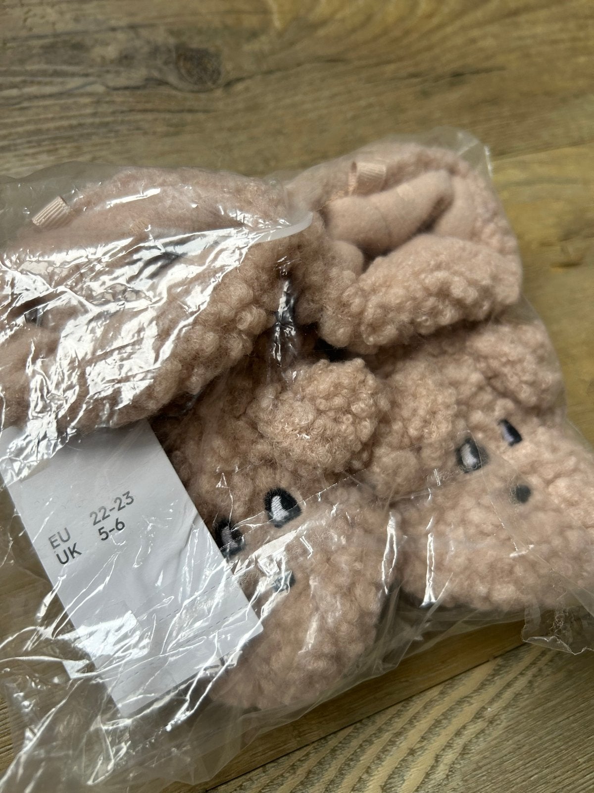 Hema Kinderpantoffels Teddybeer Maat 22-23 Nieuw, Jongen of Meisje, Overige typen, Nieuw, Ophalen of Verzenden