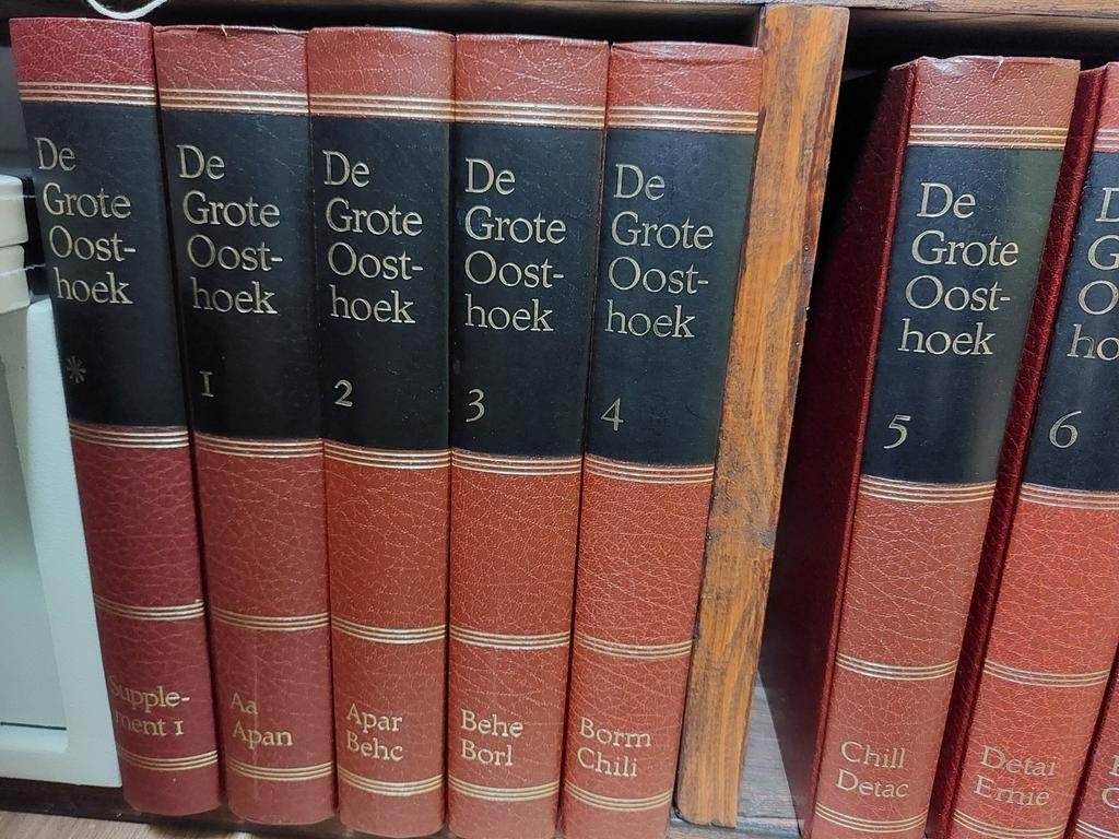 De grote Oosthoek Encyclopedieën, Ophalen of Verzenden, Gelezen, Complete serie