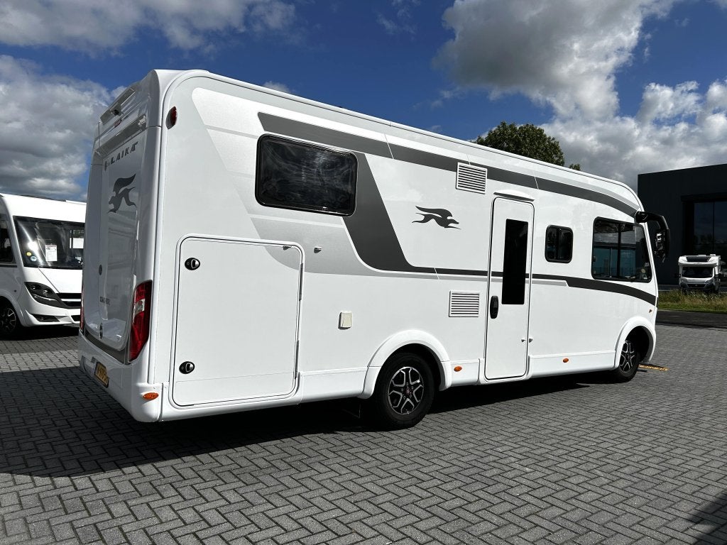Laika Kosmo 909 L enkele-bedden/9-traps automaat/integraal, Fiat, 7 tot 8 meter, Bedrijf, Diesel