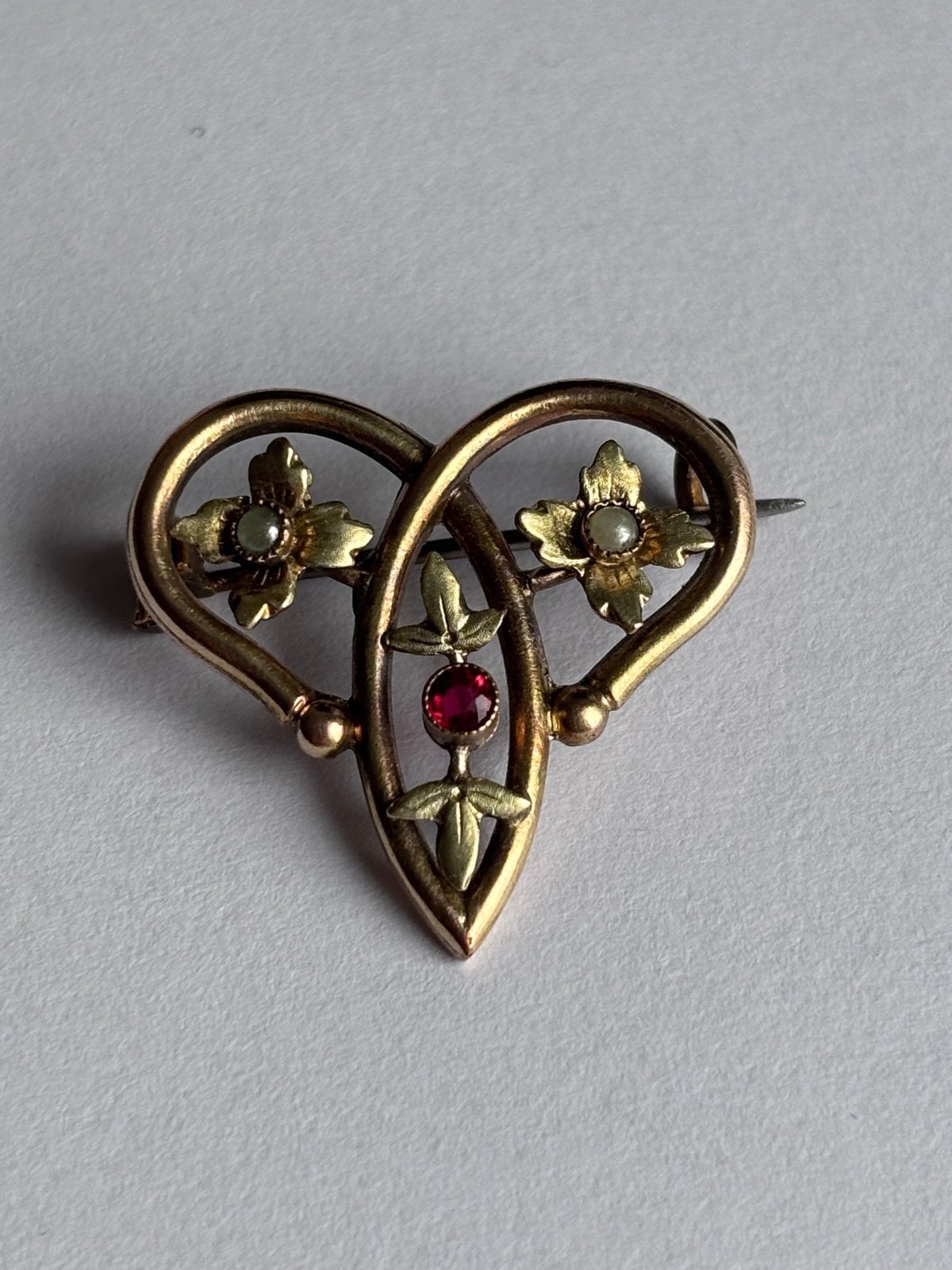 Art Nouveau Jugendstil Broche Goud met Robijn en Parels, Sieraden, Tassen en Uiterlijk, Ophalen of Verzenden, Broche, Met edelsteen