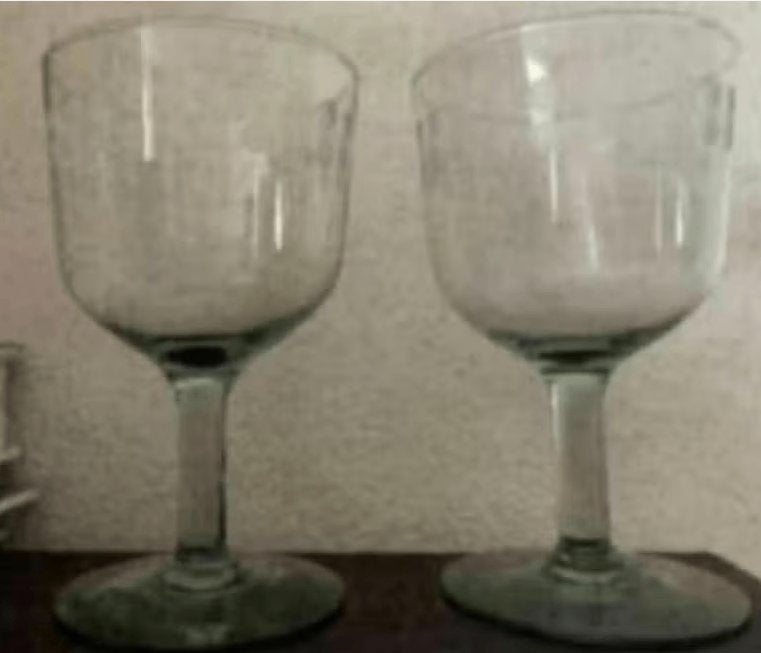 2 Wijnglazen, 2x wijnglas etswerk, helder glas groene schijn, Ophalen of Verzenden, Zo goed als nieuw, Overige typen