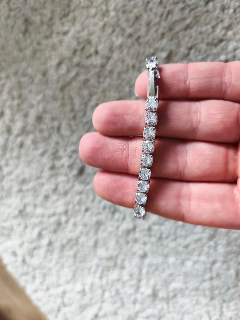 Zilverkleurig armbandje met strass - ongedragen, Overige materialen, Nieuw, Ophalen of Verzenden, Zilver