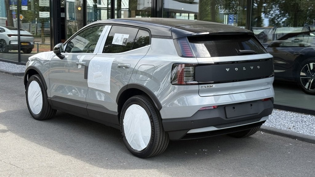 Volvo EX30 Cross Country P5 Long Range 69kWh/272PK Plus Euro, Auto's, 0 cilinders, EX30, Nieuw, Stoelverwarming