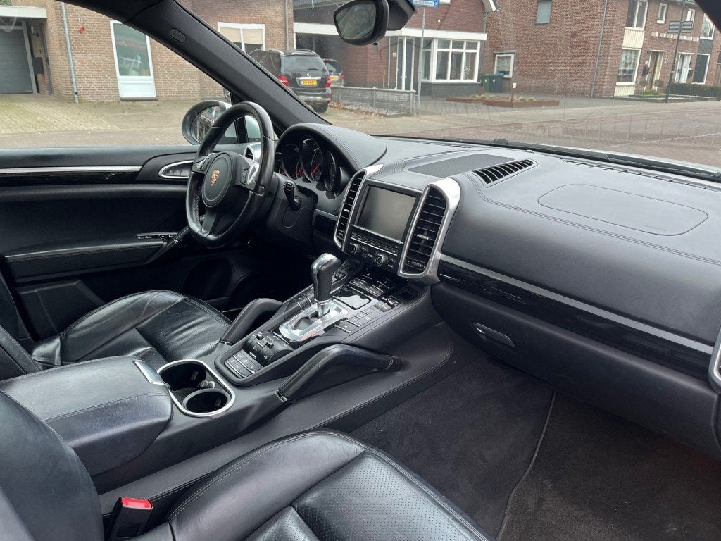 Porsche CAYENNE 3.0 D AUTOMAAT / SCHUIFDAK / BOSE / LEDER /, Auto's, Porsche, Automaat, Gebruikt, USB, 255 €/maand