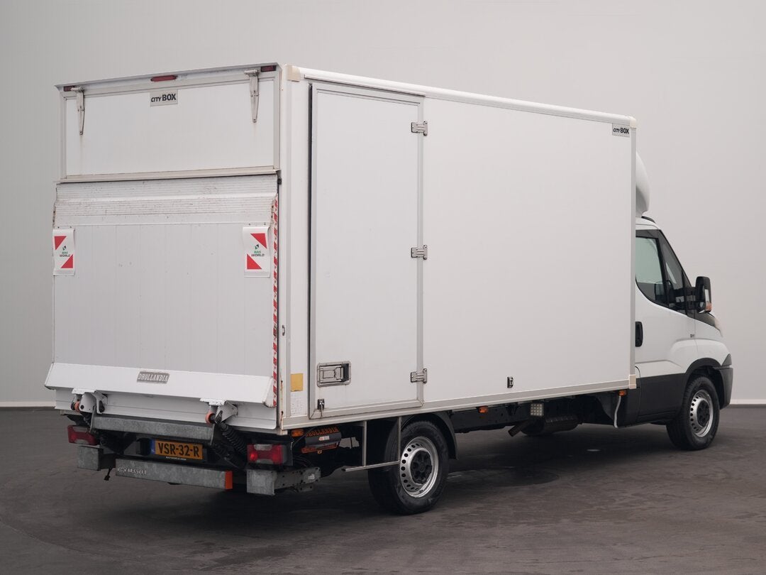 Iveco Daily 35S14 4X2 Gesloten bak Automaat Laadklep Zijdeur, Auto's, Automaat, Gebruikt, Iveco, Wit