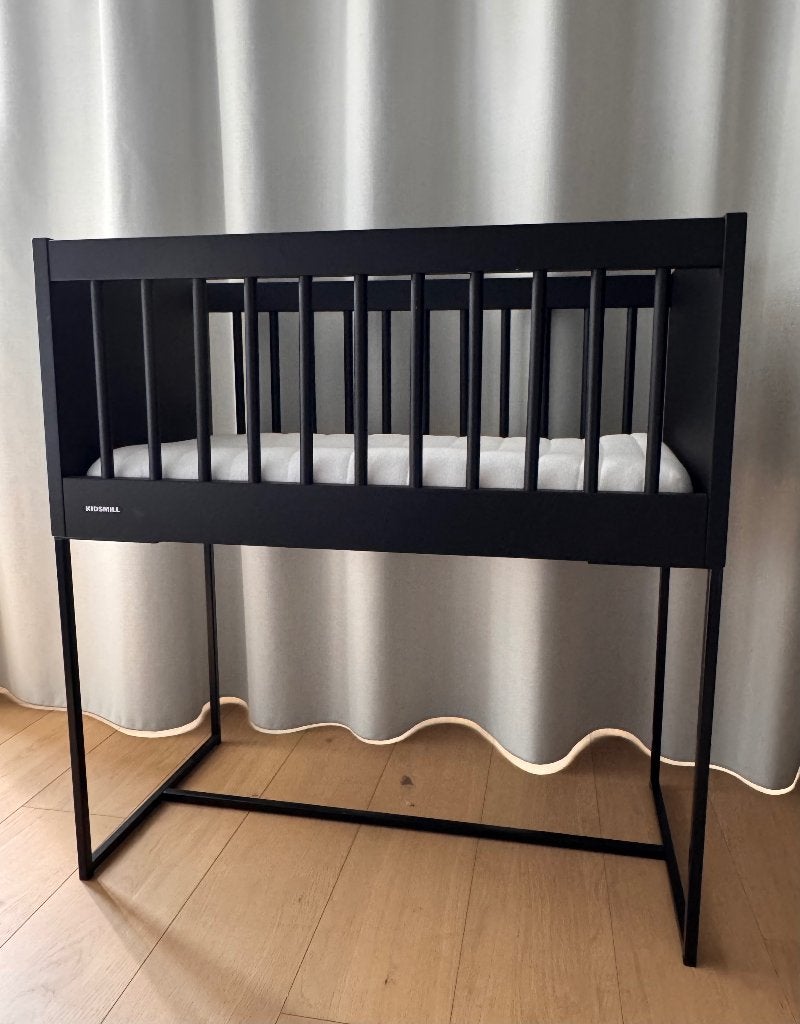 Kidsmill modular wieg matzwart (inclusief matras), Ophalen, Zo goed als nieuw, Wieg