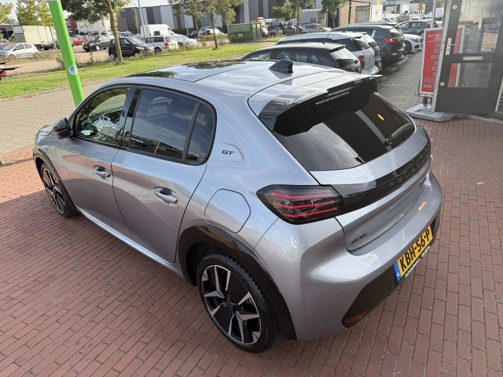 Foto 4 van Peugeot 208 1.2 Hybr e-DCS6 GT pano automaat Apple Carplay