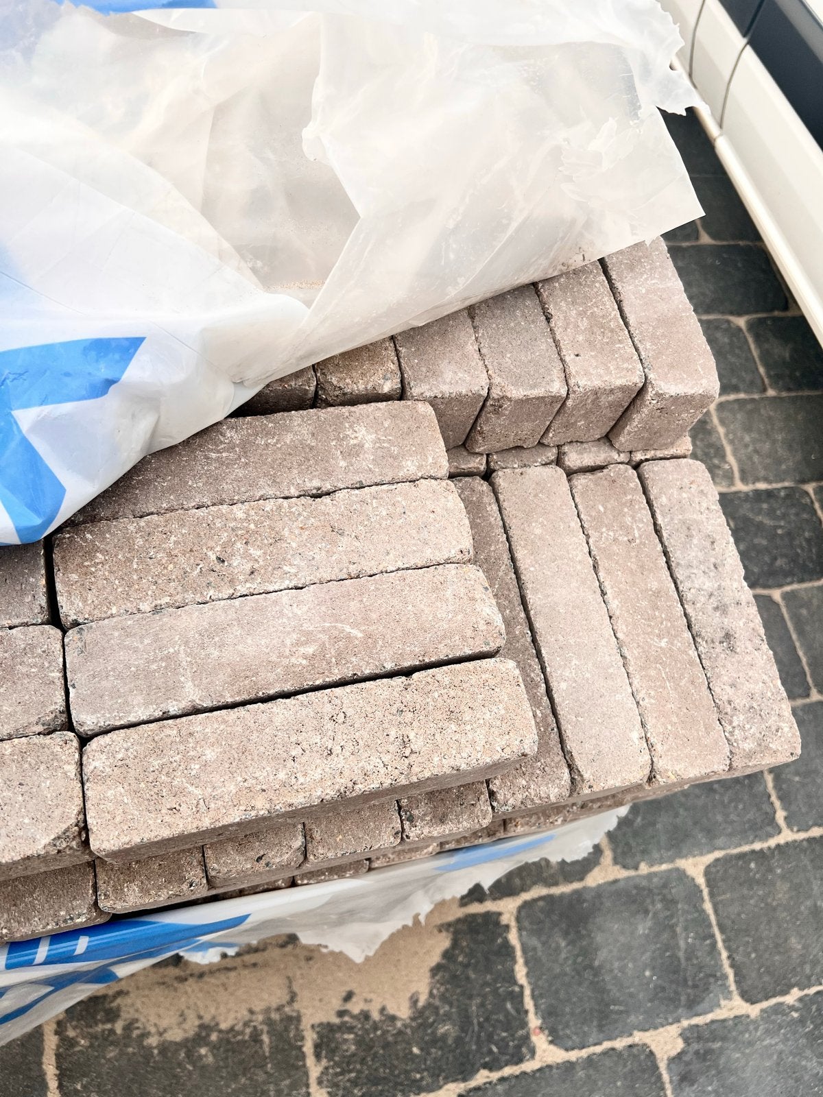 876 ongebruikte beige stenen voor pad, terras of oprit, Tuin en Terras, Ophalen, Klinkers, Nieuw, 10 m² of meer