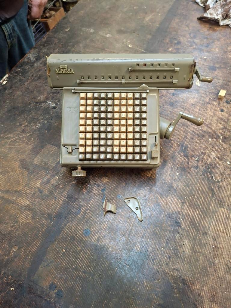 Oude reken machine uit Italië 1950, Antiek en Kunst, Ophalen