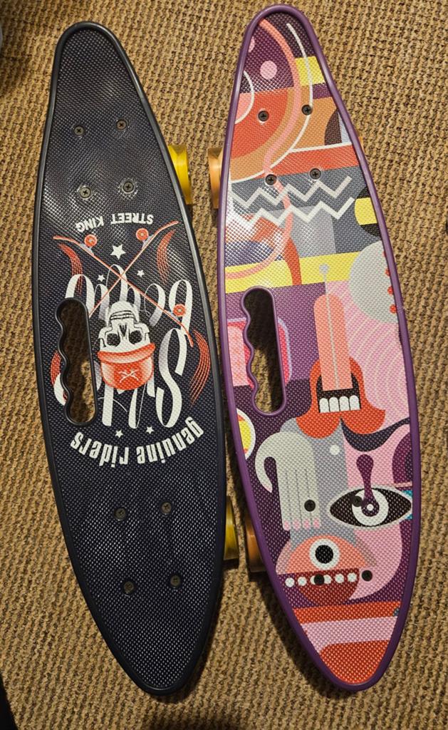 Set van 2 Pennyboards - Street King & Kleurrijk Design, Sport en Fitness, Skateboarden, Ophalen of Verzenden, Gebruikt, Skateboard